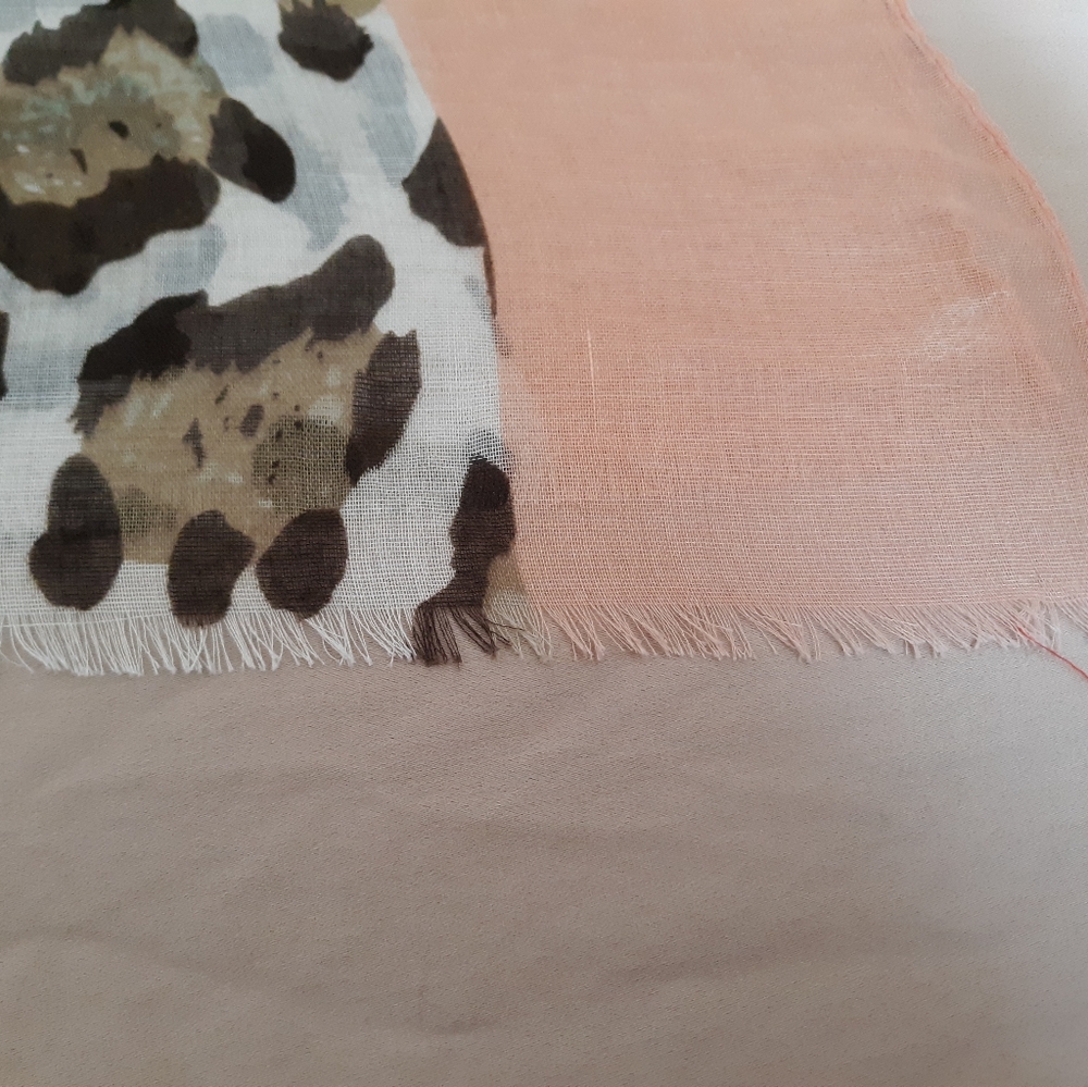🆕 Leopard Print Scarf - Picture 3 of 4